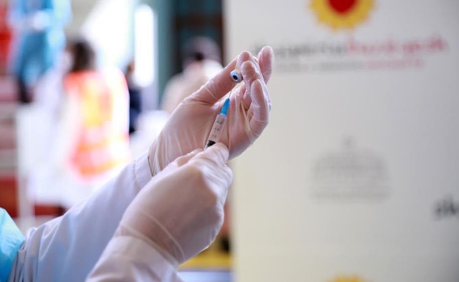 Vaksinimi masiv: Mbi 16 mije doza te Pfizer pritet te mberrijne sot